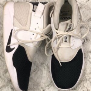 Nike 'Incursion' Mid-Height 917541-004 circa 2017